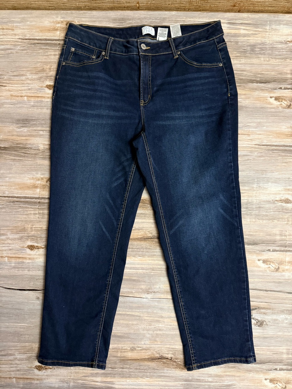 Time & Tru Jeans Women’s 16S Short Dark Blue Mid Rise Straight Fit